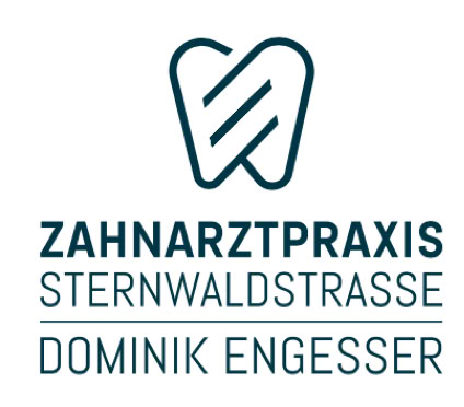 Logo mit stilisiertem Zahn und Text "Zahnarztpraxis Sternwaldstrasse Dominik Engesser".