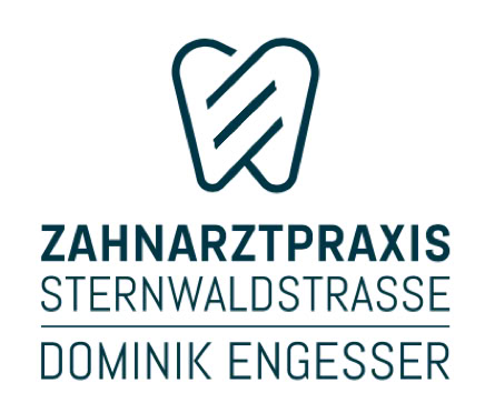 Logo mit stilisiertem Zahn und Text "Zahnarztpraxis Sternwaldstrasse Dominik Engesser".
